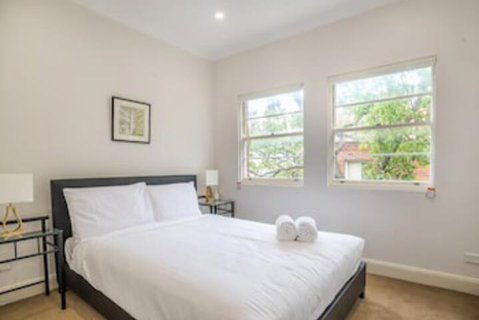 2 Bedroom Home In Kirribilli With A Great View - Accommodation Burleigh 5