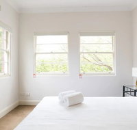2 Bedroom Home in Kirribilli With a Great View - Accommodation Burleigh