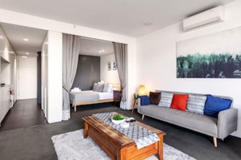 Spacious 1BD 50m From Chapel Street - Accommodation Burleigh 0