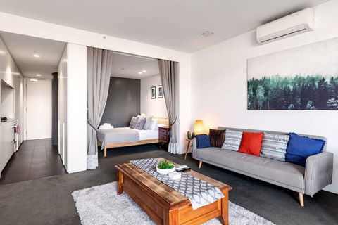 Spacious 1BD 50m From Chapel Street - Accommodation Burleigh 5