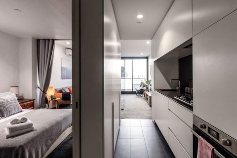 Spacious 1BD 50m From Chapel Street - Accommodation Burleigh 4