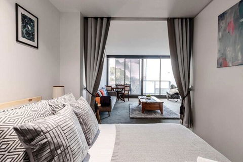 Spacious 1BD 50m From Chapel Street - Accommodation Burleigh 1