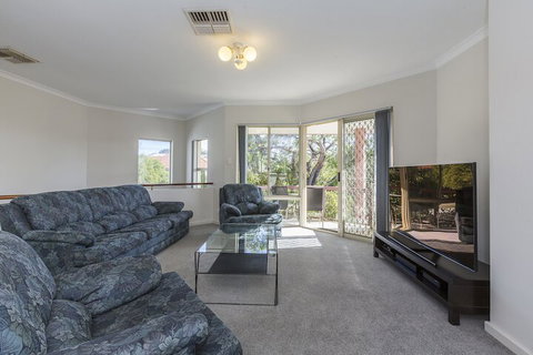 The Burswood Townhouse - Accommodation Burleigh 3