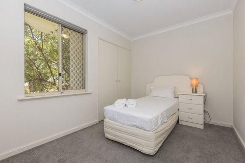 The Burswood Townhouse - Accommodation Burleigh 6
