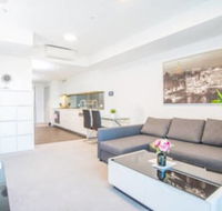 Minimalism Modern Apartment With Water View - Accommodation Burleigh