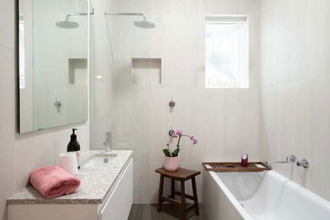 Garden Style Apartment In Prime Location - Accommodation Burleigh 4