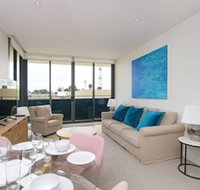 Large Modern 2 Bedroom Apartment Near Lake Claremont - Accommodation Burleigh