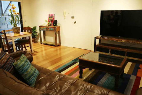 Erko Home In The Middle Of The Action With Parking - Accommodation Burleigh 6
