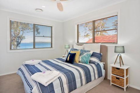 Adrift Retreat St. Georges Basin Waterfront Home - Accommodation Burleigh 3