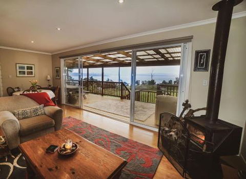 Beach House Aisling - Accommodation Burleigh 2