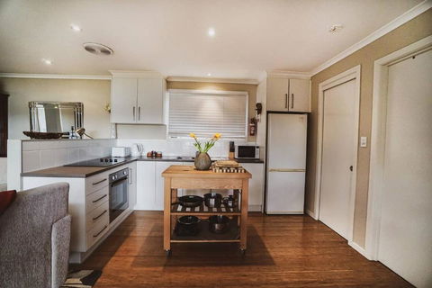 Beach House Aisling - Accommodation Burleigh 5