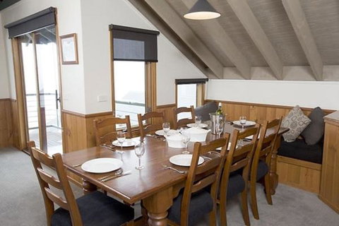 Eagles Nest - Accommodation Burleigh 4