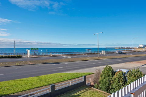 Aruba Apartments - Accommodation Burleigh 2
