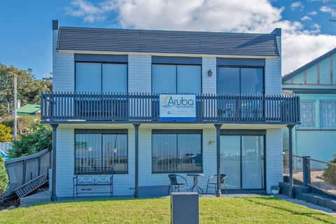 Aruba Apartments - Accommodation Burleigh 1