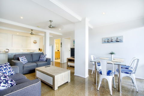 A Point Of View Airlie Beach - Accommodation Burleigh 5