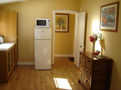 Albany Historic Cottage - Accommodation Burleigh 3