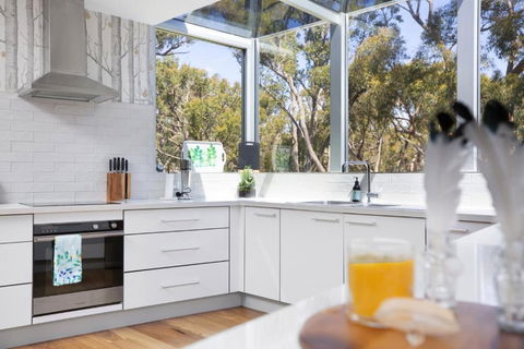 The Bird House - Accommodation Burleigh 2
