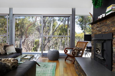 The Bird House - Accommodation Burleigh 1
