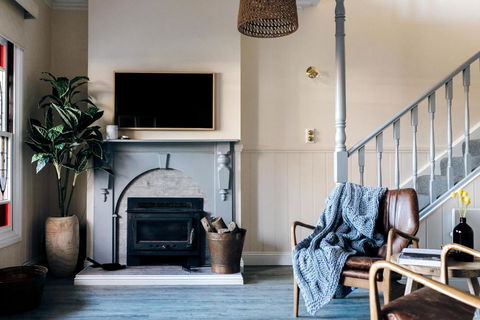 Luxury On Loch - Accommodation Burleigh 4