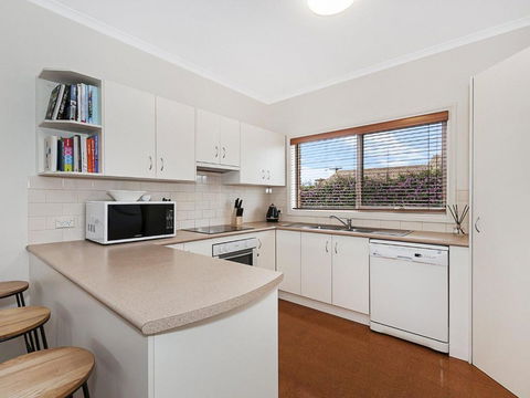 GUILDFORD COTTAGE - Accommodation Burleigh 1