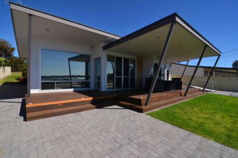 Beachview - Accommodation Burleigh 6