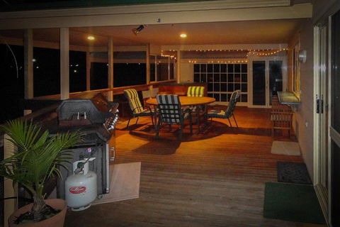 Baywatch - Accommodation Burleigh 3