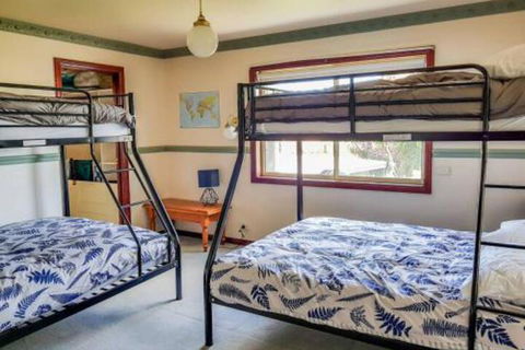 GUMS & ROSES Family Home In The Heart Of Town. - Accommodation Burleigh 1