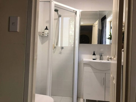 Escape To Strathfield For 8 Guests - Accommodation Burleigh 5
