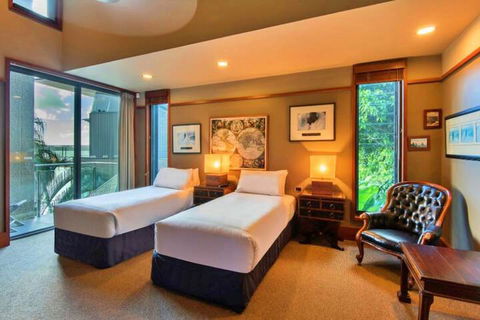 Yacht Club 19 Bijou De Mer 2 Buggies - Accommodation Burleigh 6