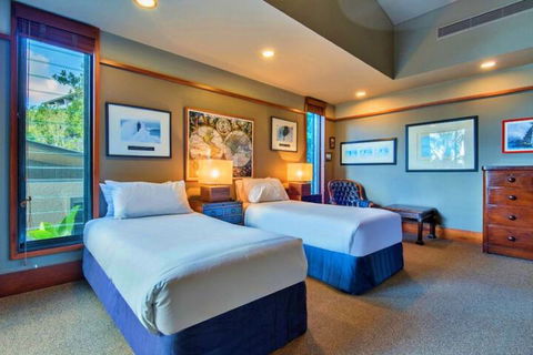 Yacht Club 19 Bijou De Mer 2 Buggies - Accommodation Burleigh 5