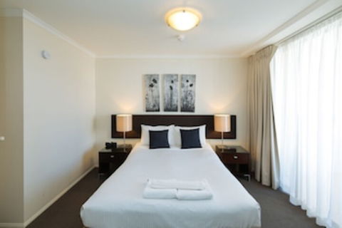 Airtrip Apartment On Edmonstone St - Accommodation Burleigh 0