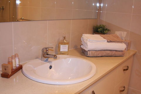 C And C Tanunda - Accommodation Burleigh 7