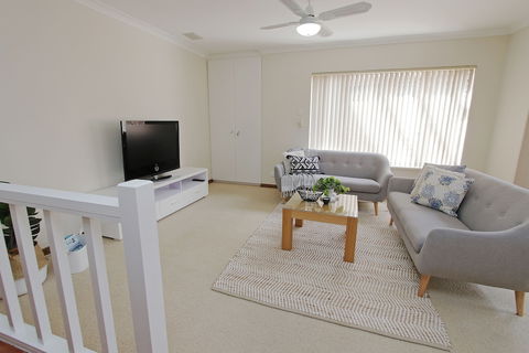Alexandra Villa - Accommodation Burleigh 5