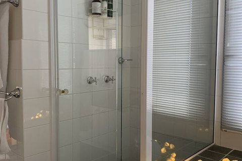 The Retreat Lodge - Accommodation Burleigh 2