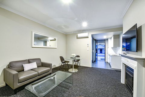 Aloha Central Premium Studios - Accommodation Burleigh 4