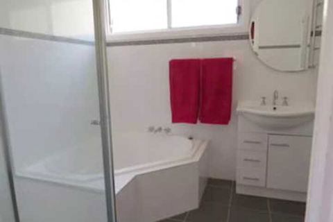 Aberdare Lodge - Accommodation Burleigh 2