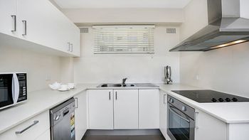 The Apartment Service PNT42 - Accommodation Burleigh 1