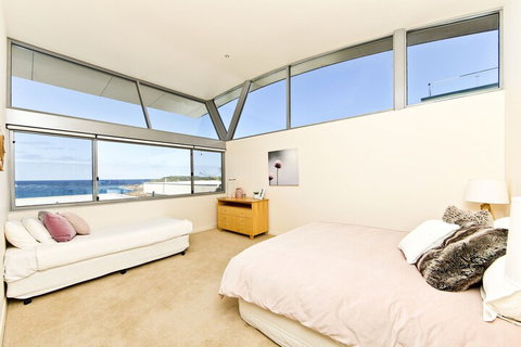Whale View - Accommodation Burleigh 7