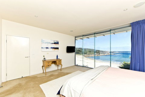 Whale View - Accommodation Burleigh 2