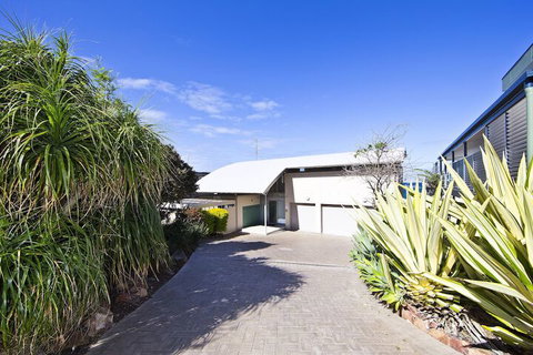 Whale View - Accommodation Burleigh 1