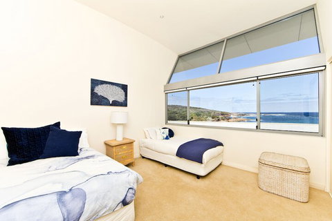 Whale View - Accommodation Burleigh 3