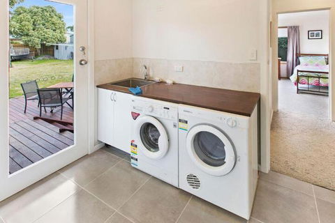 Sama Sama Walking Distance To Town & Water - Accommodation Burleigh 7