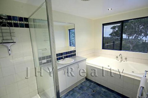 Eagle Vista - Accommodation Burleigh 0