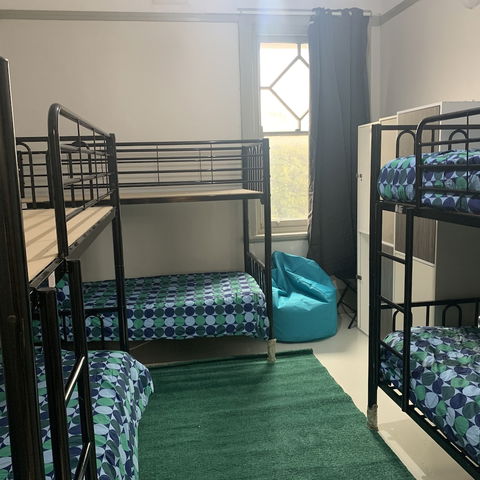 Bert's Backpackers - Accommodation Burleigh 3