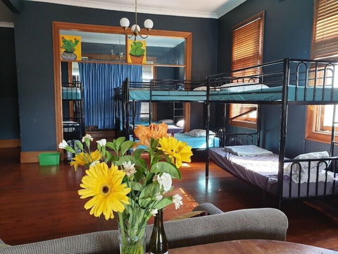 Bert's Backpackers - Accommodation Burleigh 4