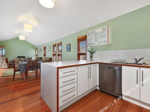Family Friendly Weatherboard Cottage - Accommodation Burleigh 0