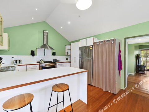 Family Friendly Weatherboard Cottage - Accommodation Burleigh 4