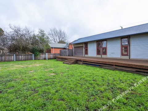 Family Friendly Weatherboard Cottage - Accommodation Burleigh 1