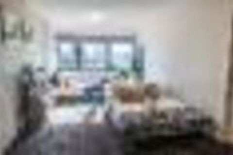 Ample Melbourne CBD Apt With Wifi Netflix & View - Accommodation Burleigh 6