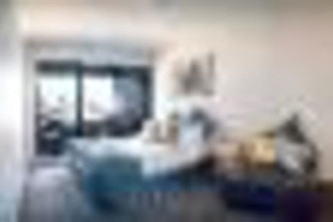 Ample Melbourne CBD Apt With Wifi Netflix & View - Accommodation Burleigh 4